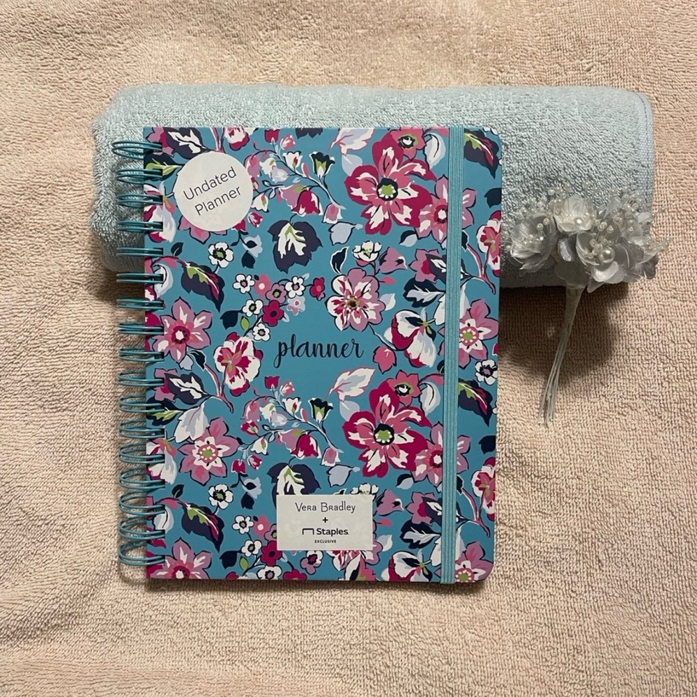 NWT Vera Bradley Gaby Floral Non-Dated Planner Floral Journal